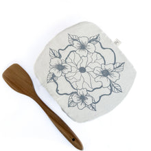 Load image into Gallery viewer, Halo Dish and Casserole Cover Square | Edible Flowers
